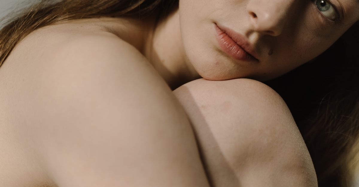 Pelle reattiva: la skincare delicata che calma rossori e irritazioni (senza rinunce)