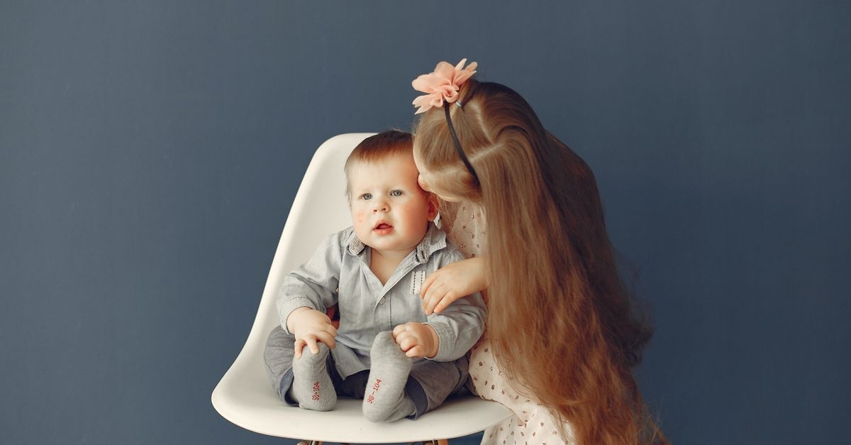 Quando Arriva il Fratellino: Come Aiutare il Tuo Bambino a Superare la Gelosia e Sentirsi Speciale