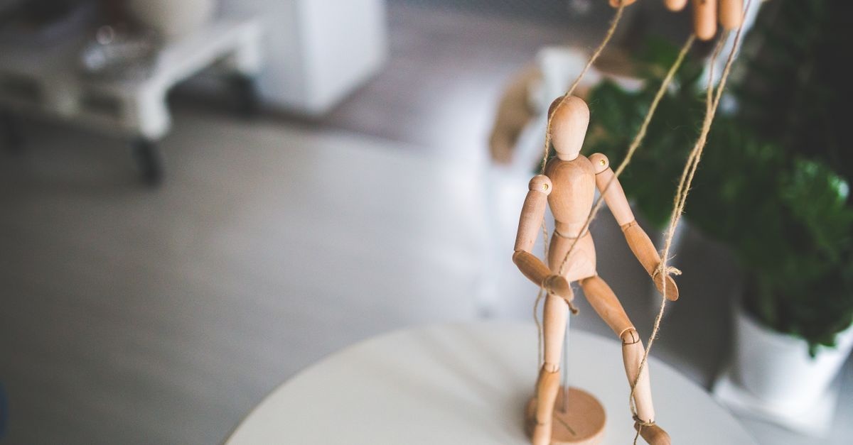 Il tuo partner ti manipola? 10 segnali sottili da riconoscere prima che sia troppo tardi