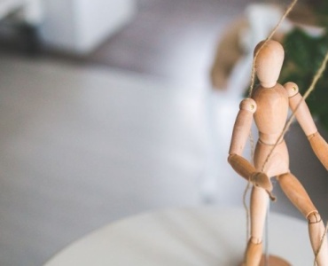 Il tuo partner ti manipola? 10 segnali sottili da riconoscere prima che sia troppo tardi