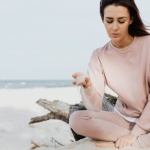 Ritrova il tuo centro: 7 tecniche di grounding per calmare l’ansia in pochi minuti