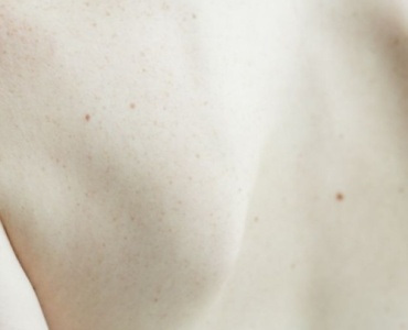 Schiena Libera dai Brufoli: la Skincare Intelligente per Dire Addio all’Acne