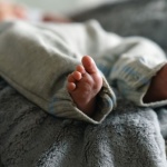Il Primo Rientro a Casa con il Neonato: Guida Pratica e Serenità per Tutta la Famiglia
