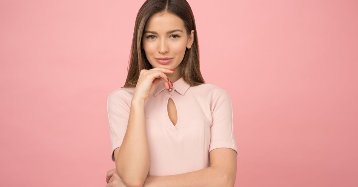 Come abbinare il rosa cipria: idee di look eleganti e super femminili per ogni occasione