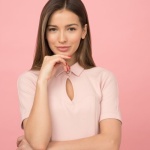 Come abbinare il rosa cipria: idee di look eleganti e super femminili per ogni occasione