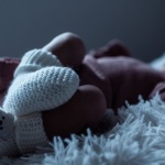 Le prime notti con il neonato: consigli pratici per dormire (un po’) meglio